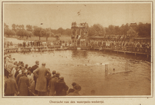 873180 Afbeelding van een spelmonent uit een waterpolowedstrijd tijdens de nationale zwemwedstrijden, georganiseerd ...